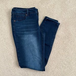 Skinny stretch jeans by 1822 denim in size 10/30